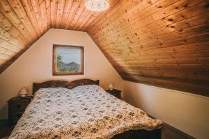Un pat sau paturi într-o cameră la Szent György Cottage