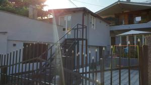 Edifici on està situat l'hostal o pensió