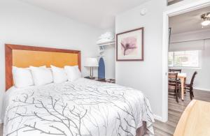 Postel nebo postele na pokoji v ubytování Westridge Motor Inn + 37 fotografií