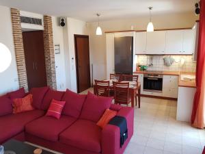Posezení v ubytování 'Seaside Paradise' Elegant Apartment in Nea Makri