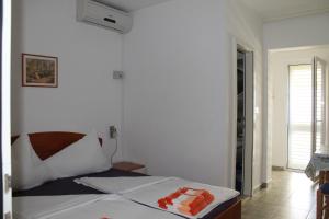 Posteľ alebo postele v izbe v ubytovaní Apartmani Atila Damir