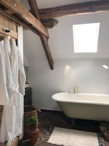 Ванна кімната в Cuckoostone Barn