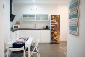 Una cocina o zona de cocina en Acogedor y luminoso apartamento