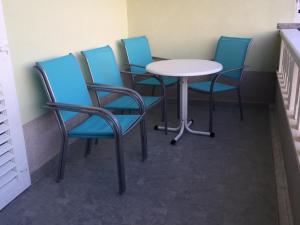 Posedenie v ubytovaní Apartmani Atila Damir
