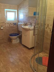 Kúpeľňa v ubytovaní Apartmani Atila Damir