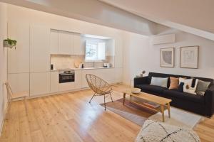 a living room with a couch and a table at Vila Olarias in Lisbon