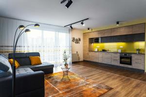 LUXURY AND HARMONIC Apartment with chill TERRACE! 휴식 공간