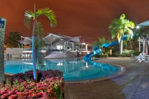 Hotel Los Puentes Comfacundi tesisinde veya buraya yakın yüzme havuzu