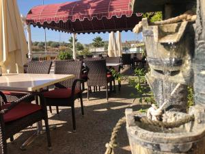 A restaurant or other place to eat at Los Bronces