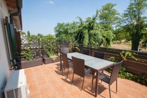 a patio with a table and chairs on a balcony at Gate To Verona in Verona