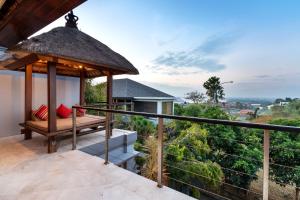 - un kiosque sur le balcon d'une villa dans l'établissement Villa Lalang Temu, à Jimbaran