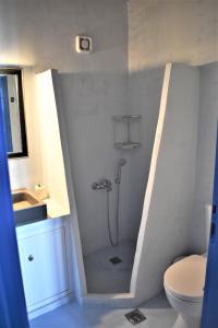 Koupelna v ubytování Arsinoi Apartments