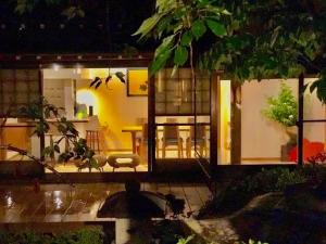 Garden sa labas ng Ichinomatsu Japanese Modern Hotel