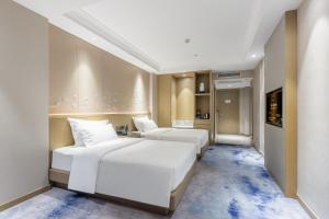 Ένα ή περισσότερα κρεβάτια σε δωμάτιο στο Byland Star Hotel
