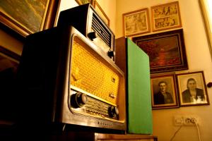 an old television sitting on top of a table at Acropolis House Hotel Classic in Athens