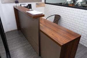 Η κουζίνα ή μικρή κουζίνα στο RedDoorz near Setrasari Mall 4