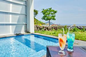 Bazén v ubytování Jeju Bom stay & Art Gallery nebo v jeho okolí