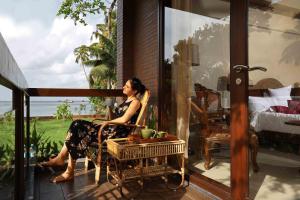 Uday Backwater Resort的阳台或露台
