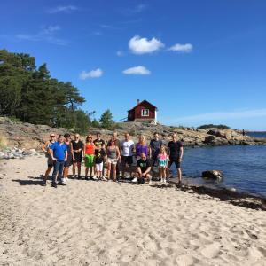 En strand vid eller i närheten av villan