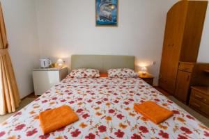 Postel nebo postele na pokoji v ubytování Holiday House Snjezana