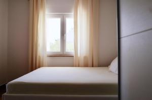 Postel nebo postele na pokoji v ubytování Apartments Ana Sutivan