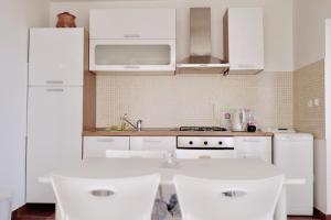 Kuchyň nebo kuchyňský kout v ubytování Apartments Ana Sutivan