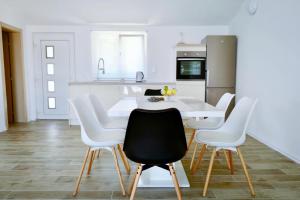 Kuchyň nebo kuchyňský kout v ubytování Apartments Ana Sutivan
