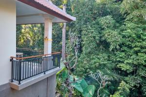 En balkong eller terrasse på Gek House Ubud Bali