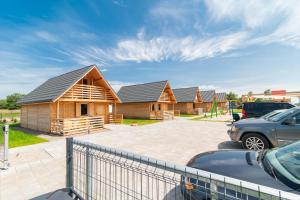 トシェンサチにあるTRZĘSAWISKOの駐車場一棟