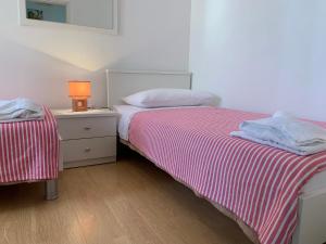 Postel nebo postele na pokoji v ubytování Apartments Ema