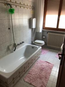 Ένα μπάνιο στο Casa Clara
