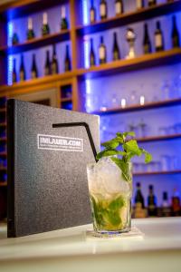 Juomia majoituspaikassa IMLAUER Hotel Nestroy Wien