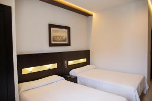 Postel nebo postele na pokoji v ubytování Hotel El Mesón