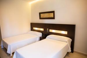 Postel nebo postele na pokoji v ubytování Hotel El Mesón