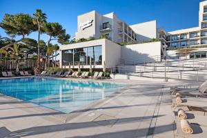 a view of the pool at the resort at Hotel Paradiso Garden in Playa de Palma