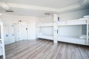 Safestay Madrid Central客房内的一张或多张床位