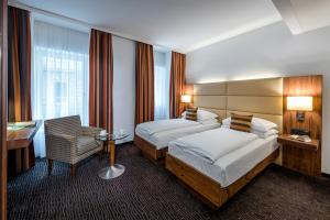 Giường trong phòng chung tại Hotel IMLAUER Wien