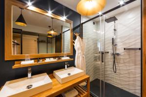 Les suites sainte claire tesisinde bir banyo