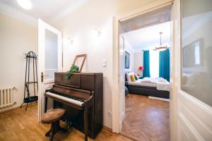 Posteľ alebo postele v izbe v ubytovaní Luxurious Kafka family apt in Old Town