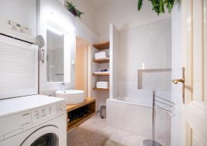 Kúpeľňa v ubytovaní Luxurious Kafka family apt in Old Town + 31 fotografií