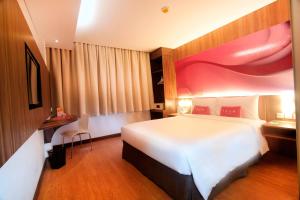 Gallery image of favehotel LTC Glodok in Jakarta