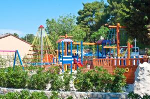 Victoria Mobilehome in Padova Premium Camping Resort tesisinde çocuk oyun alanı