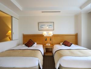 A bed or beds in a room at Wishton Hotel Yukari