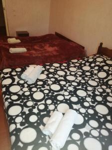 Letto o letti in una camera di Jeiran Japaridze's Guesthouse
