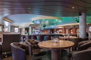 Hol lub bar w obiekcie Wellnessresidenz Alpenrose