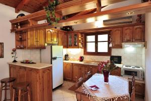 A kitchen or kitchenette at Anastazia Paradise