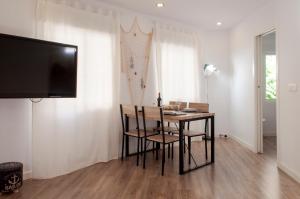 Televízia a/alebo spoločenská miestnosť v ubytovaní Myflats Arquitecto