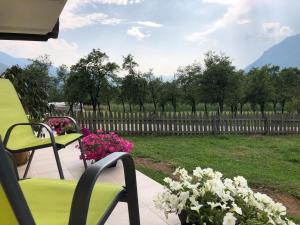 Vista generica sulle montagne o vista sulle montagne dall'interno del bed & breakfast