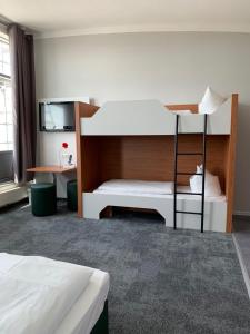 Postel nebo postele na pokoji v ubytování AUSZEIT DAS HOTEL Schweitenkirchen