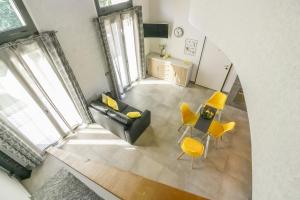 Luxury Summer House的休息区